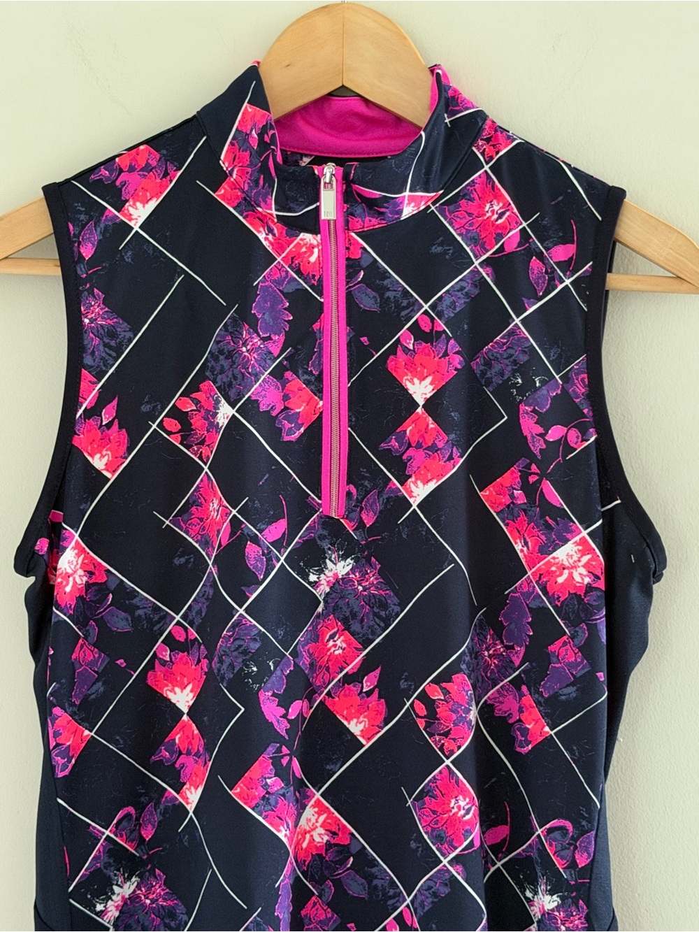 Tail Womens Golf Sleeveless Athletic Top Medium Performance Wear Tennis Resort - Picture 4 of 11